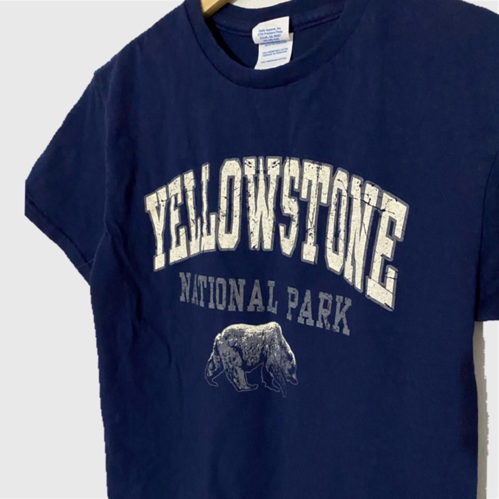SALE! 3 for $20🌠 Yellowstone National Park navy blue tee